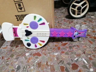 Guitarra de juguete Vampirina
