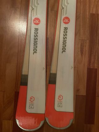 Esquís Rossignol con bastones