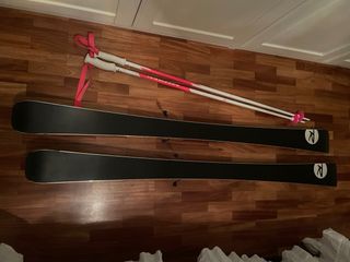Esquís Rossignol con bastones