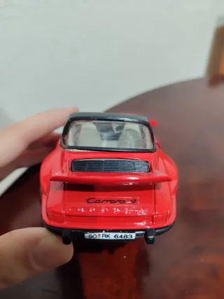 Miniatura Porsche Carrera 911 Rojo. Escala 1/24