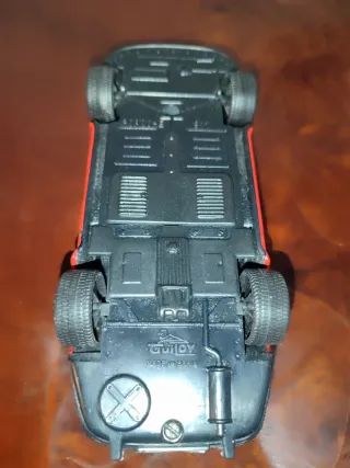 Miniatura Porsche Carrera 911 Rojo. Escala 1/24