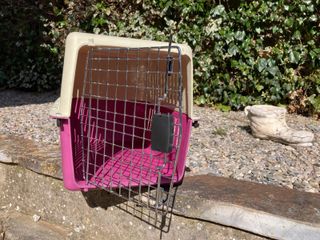 Transportín para mascotas beige y rosa