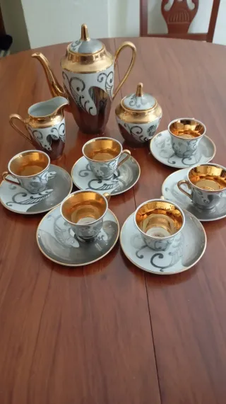 Juego de café vintage oro y blanco