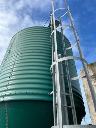 Silo de pienso  12000kg Con motor incluido