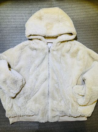 Chaqueta Zara con capucha de pelo