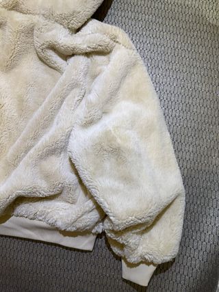 Chaqueta Zara con capucha de pelo