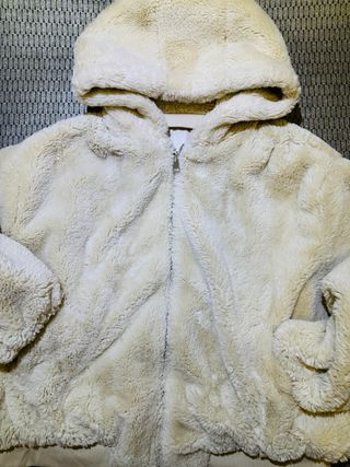 Chaqueta Zara con capucha de pelo