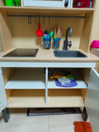 Cocinita de madera para niños + utensilios cocina