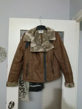 Chaqueta Bershka efecto piel forrada