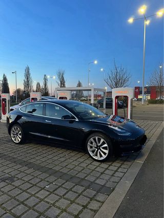TESLA MODEL 3 GRAN AUTONOMÍA / LONG RANGE