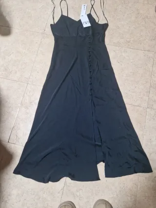 Vestido largo negro con botones