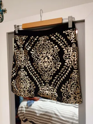 Minifalda fiesta lentejuelas Stradivarius T.36