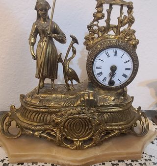 Reloj de mesa antiguo bronce figura mujer y ave
