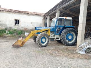 Tractor Ebro 6100 con pala