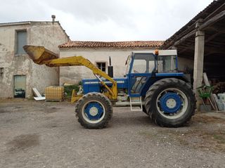 Tractor Ebro 6100 con pala