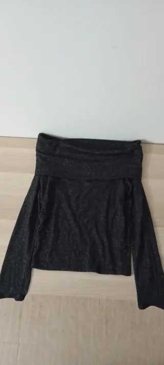 Camiseta brillante escote Bardot