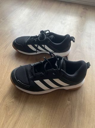 Zapatillas Indoor Adidas Negras Blancas