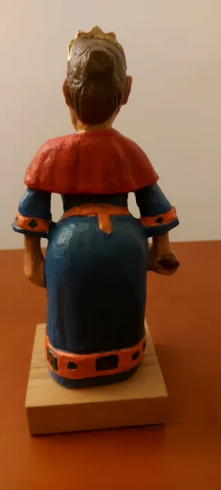 Figura de resina policromada Geganta Boja