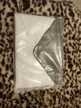 Bolso de mano o colgar plateado y blanco