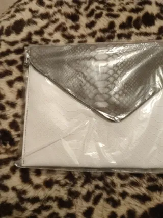 Bolso de mano o colgar plateado y blanco