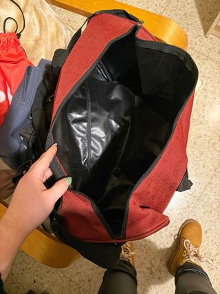 Mochila de viaje o gym roja