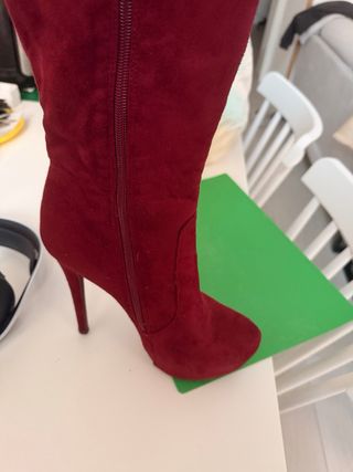 Botas altas rojas de tacón