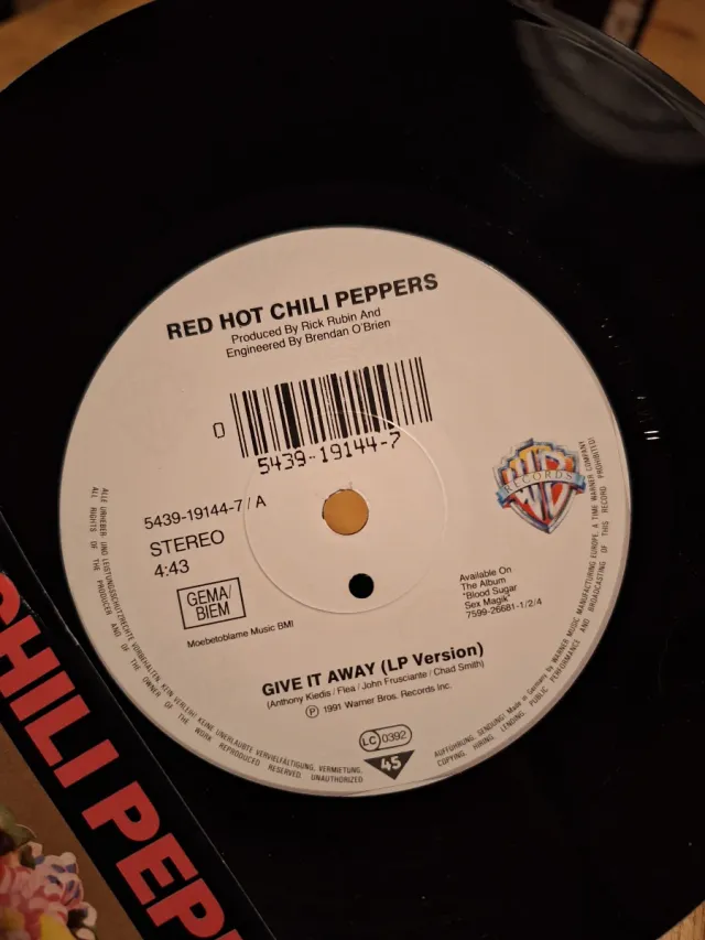 Single 7' Red Hot Chili Peppers - Give It Away