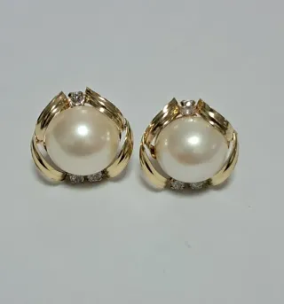 PENDIENTES DE ORO 18 K Y PERLAS .