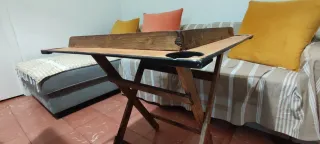 Mesa de dominó artesanal de madera