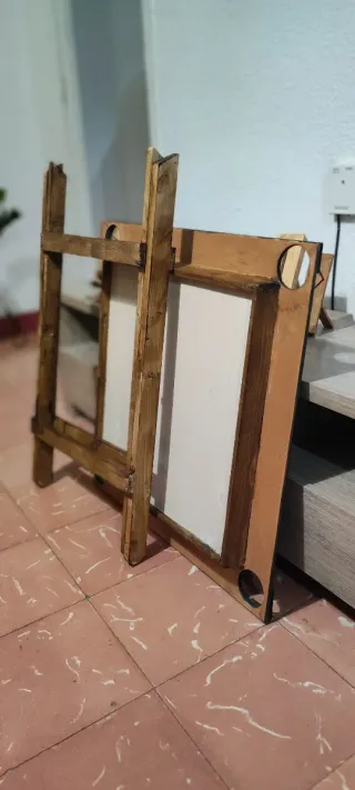 Mesa de dominó artesanal de madera