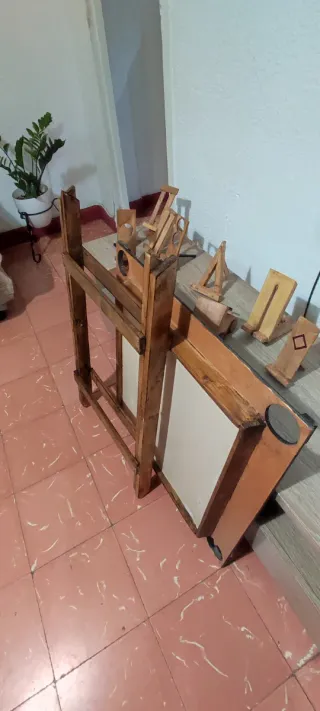 Mesa de dominó artesanal de madera