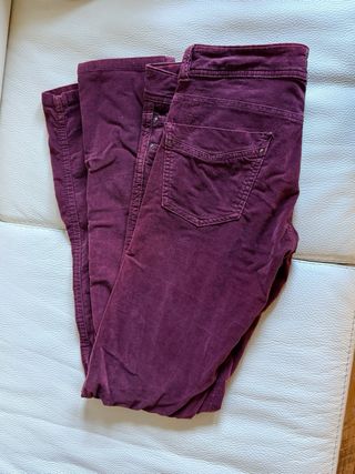 Pantaloni skinny in pelle di pesca color melanzana