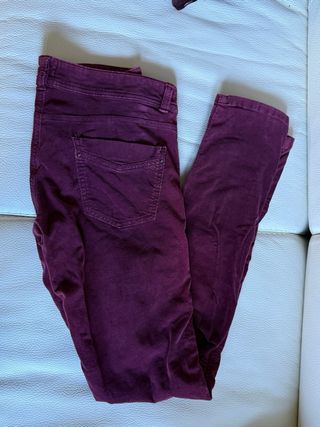 Pantaloni skinny in pelle di pesca color melanzana