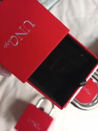 Cajas de regalo Uno de 50 (rojo)