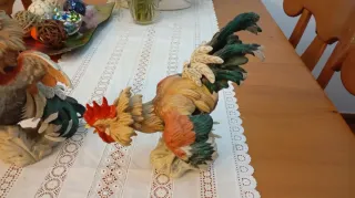 Figuras de gallos de pelea