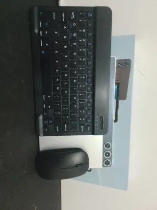 Tablet DMOAO Negra/Azul negociable con una grieta