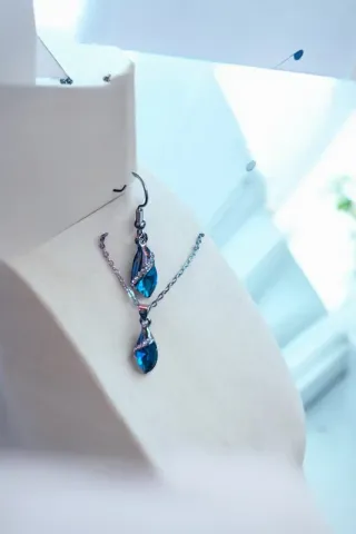 Set collana e orecchini blu