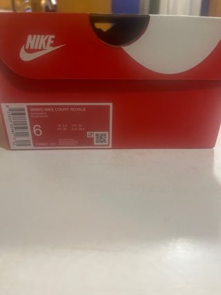 Caja Zapatillas Nike Court Royale Blancas EUR36.5