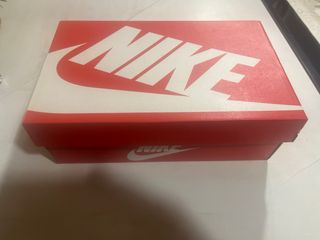 Caja Zapatillas Nike Court Royale Blancas EUR36.5