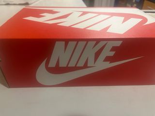 Caja Zapatillas Nike Court Royale Blancas EUR36.5