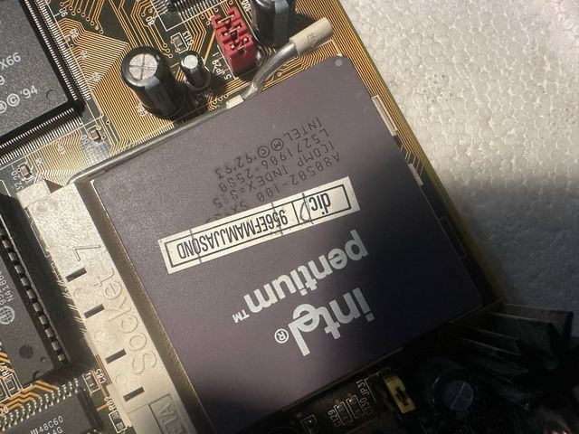 174- Socket 7 wintech mp064 Pentium 100