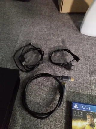 PS4 500GB Negra + Base Refrigeradora+ juego