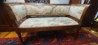 Banco de madera y tela con estampado