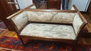 Banco de madera y tela con estampado