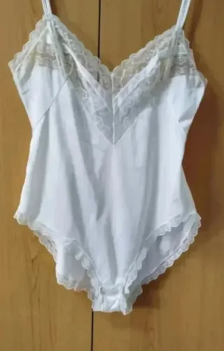 Body de encaje blanco