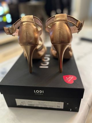 Zapatos Lodi Talla 36 Dorados