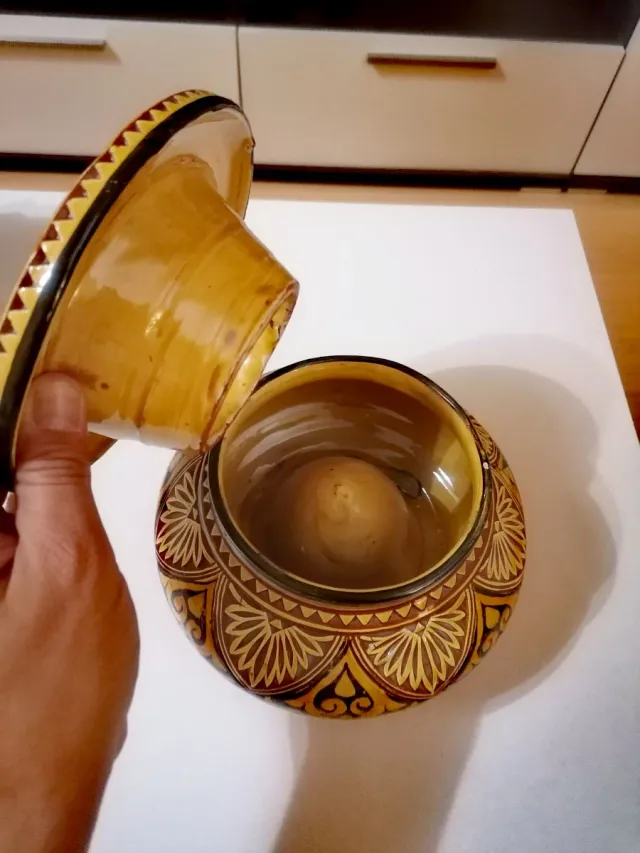 Cenicero antiguo de cerámica