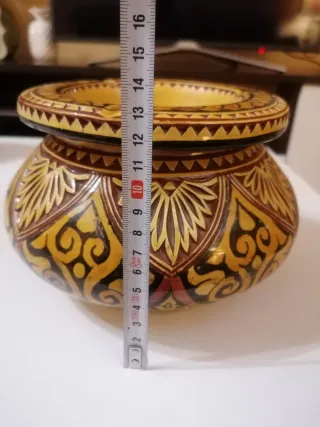 Cenicero antiguo de cerámica