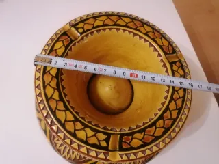 Cenicero antiguo de cerámica