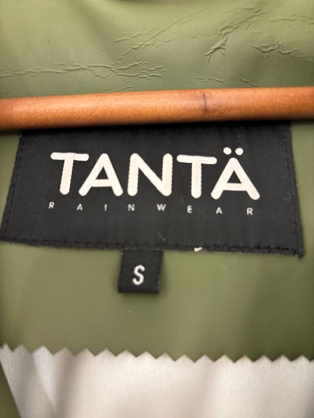 Capa chubasquero Tantä verde oliva talla S
